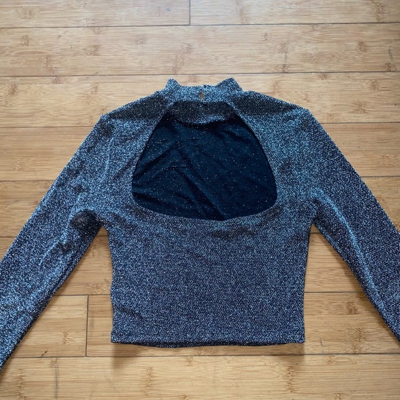 Going out top - Picture 2 of 2